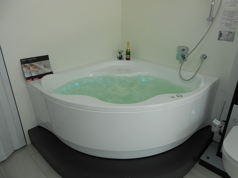 50 Гидромассажная ванна в салоне сантехники в Гомеле